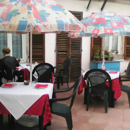Alojamento de Acomodação e Pequeno-almoço Ai Portici Alba (Piedmont)